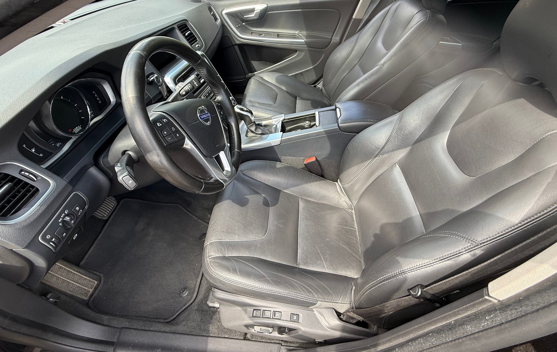 VOLVO V60 D4 Summum Geartronic-image-7