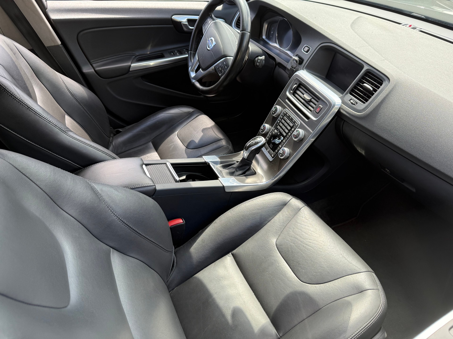 VOLVO V60 D4 Summum Geartronic-image-3