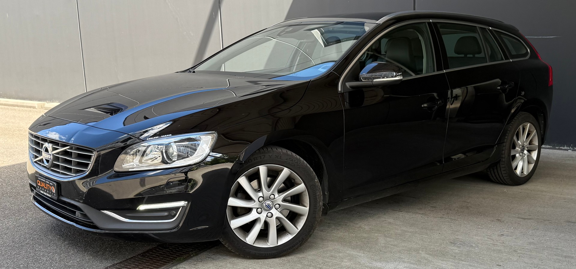 VOLVO V60 D4 Summum Geartronic-image-0