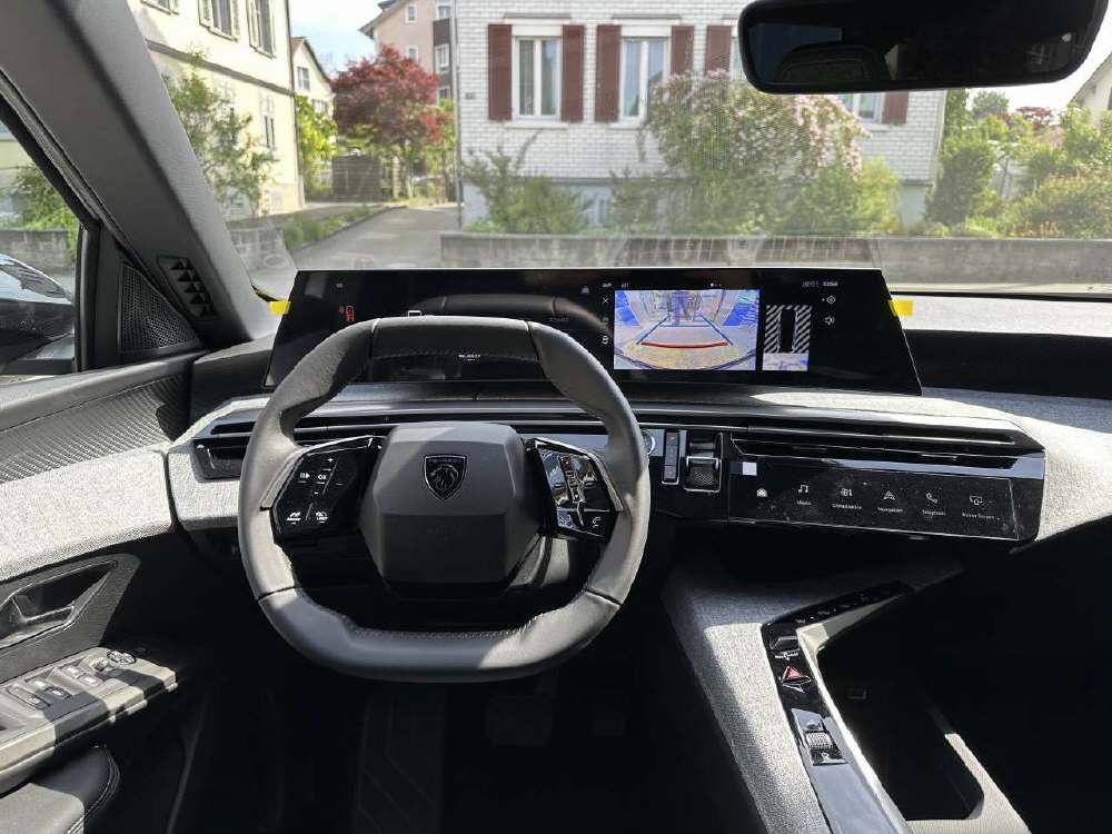 PEUGEOT 5008 1.2 Hybrid Allure Premium-image-12