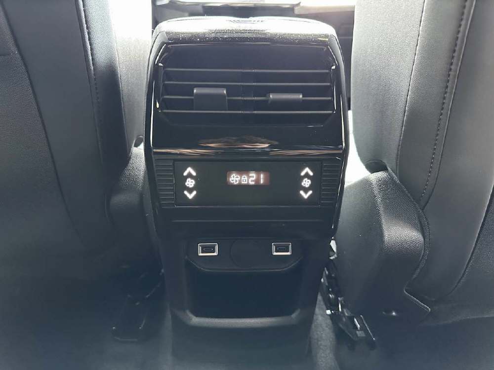 PEUGEOT 5008 1.2 Hybrid Allure Premium-image-15