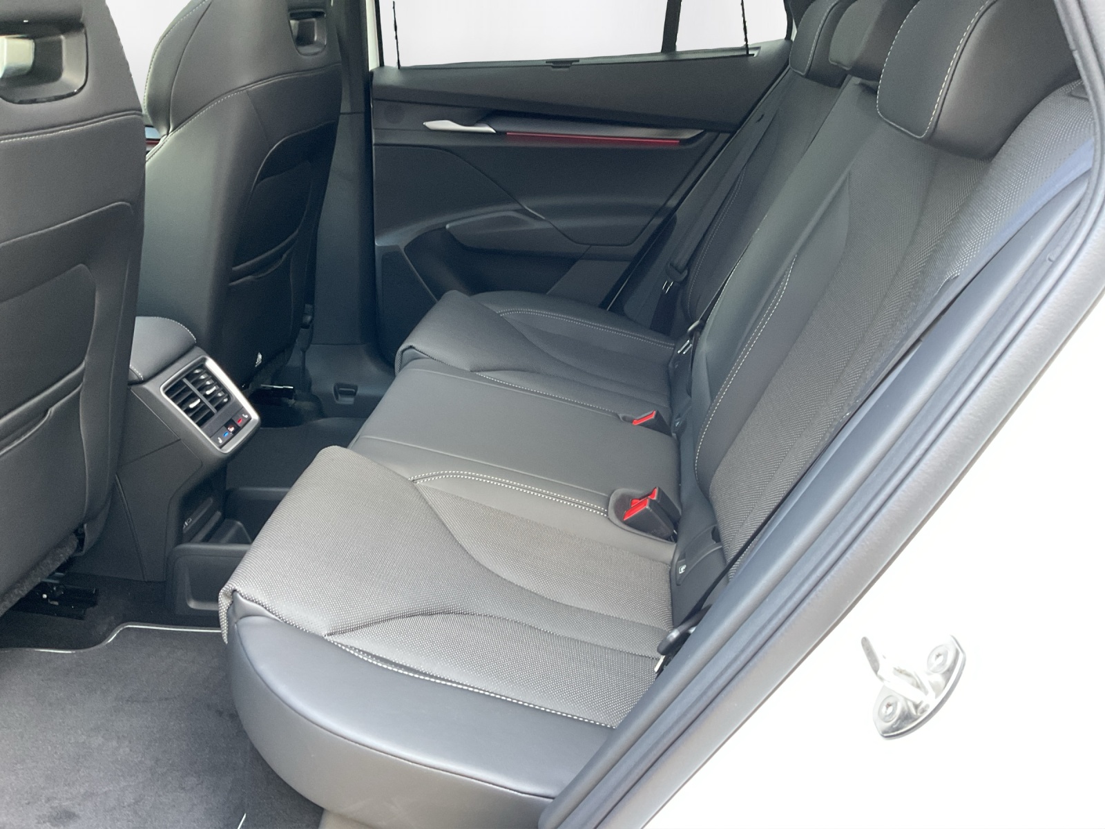 SKODA Enyaq Coupé RS 4x4-image-11