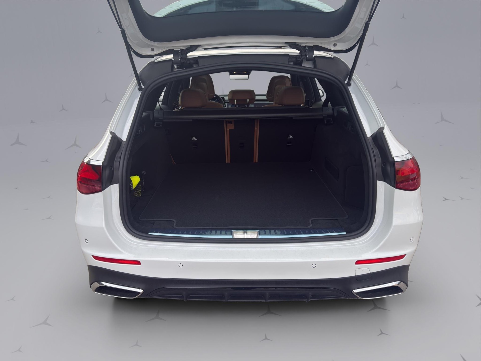 MERCEDES-BENZ E 220 d AMG Line 4matic Kombi-image-19