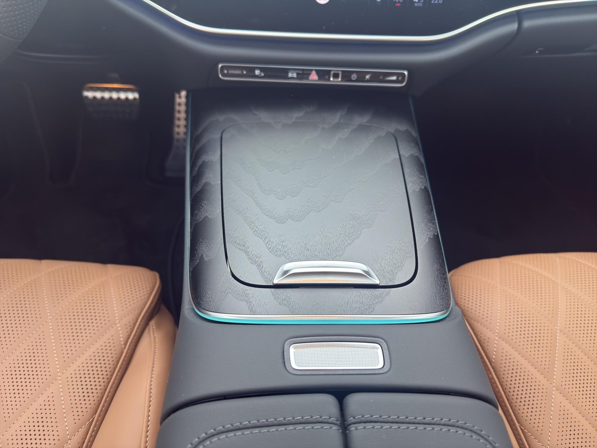 MERCEDES-BENZ E 220 d AMG Line 4matic Kombi-image-13