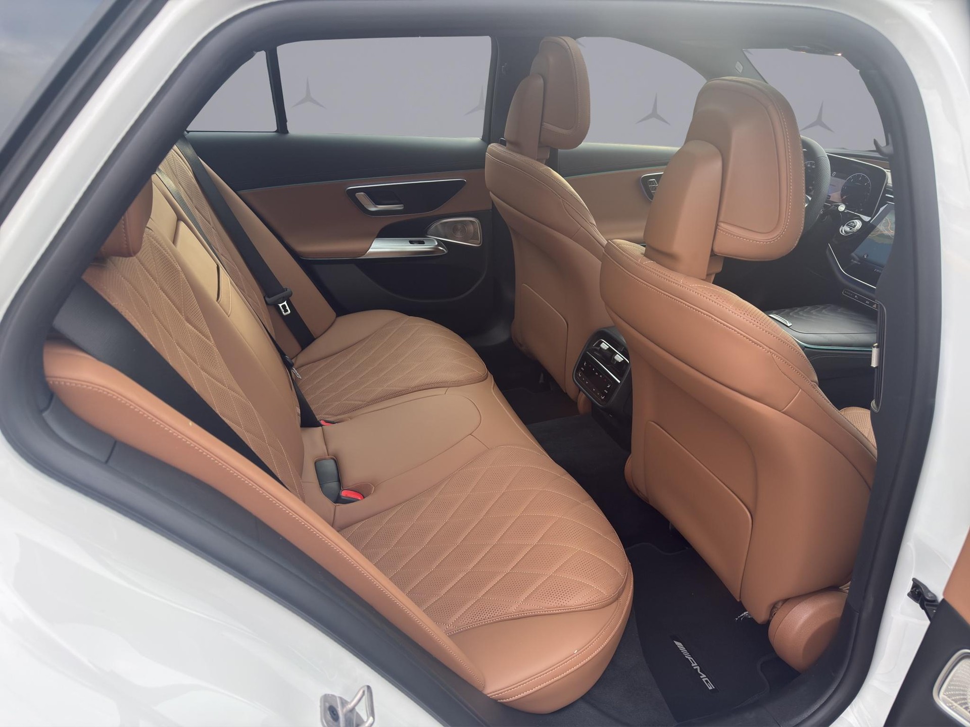 MERCEDES-BENZ E 220 d AMG Line 4matic Kombi-image-16