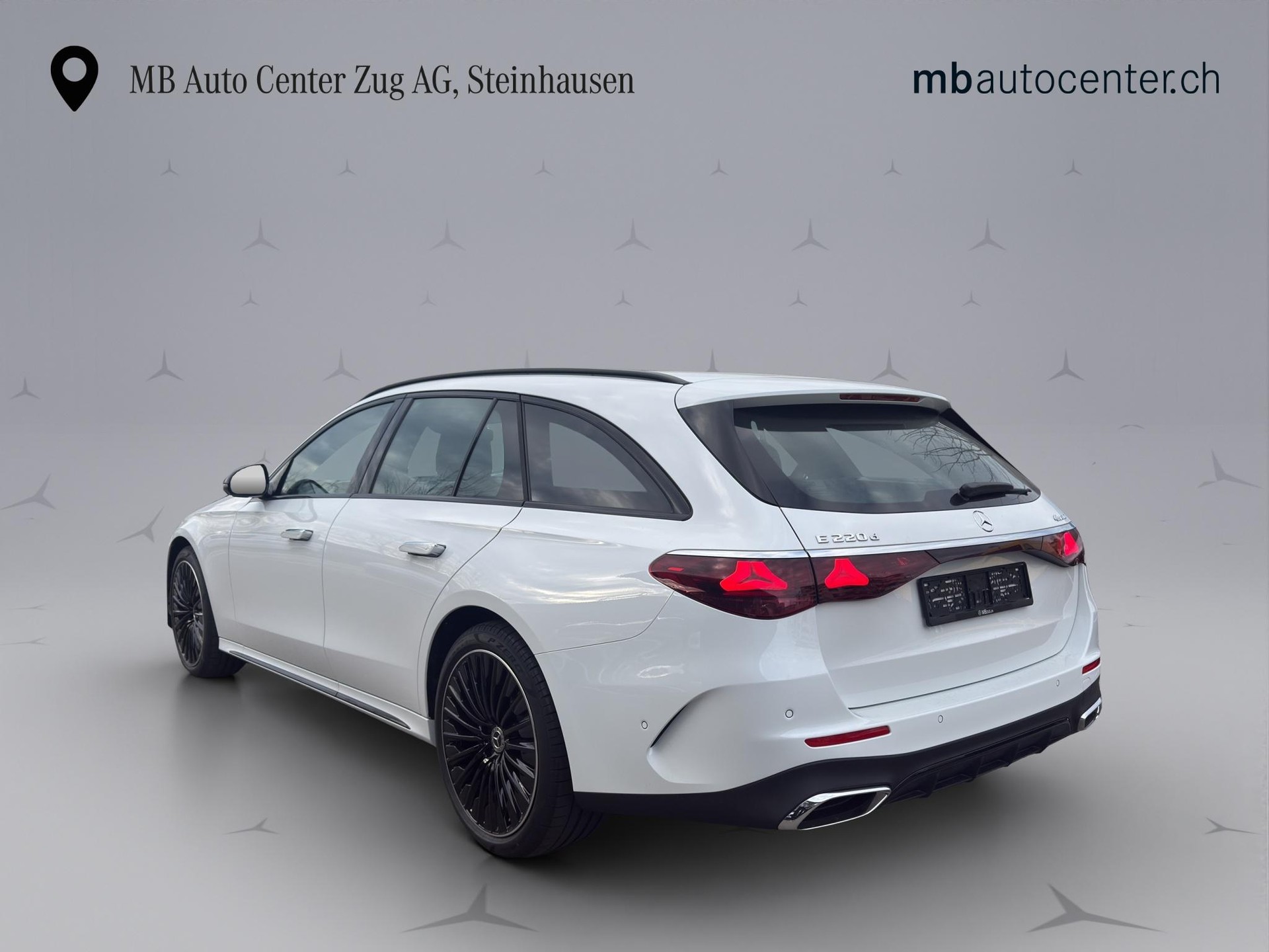 MERCEDES-BENZ E 220 d AMG Line 4matic Kombi-image-2