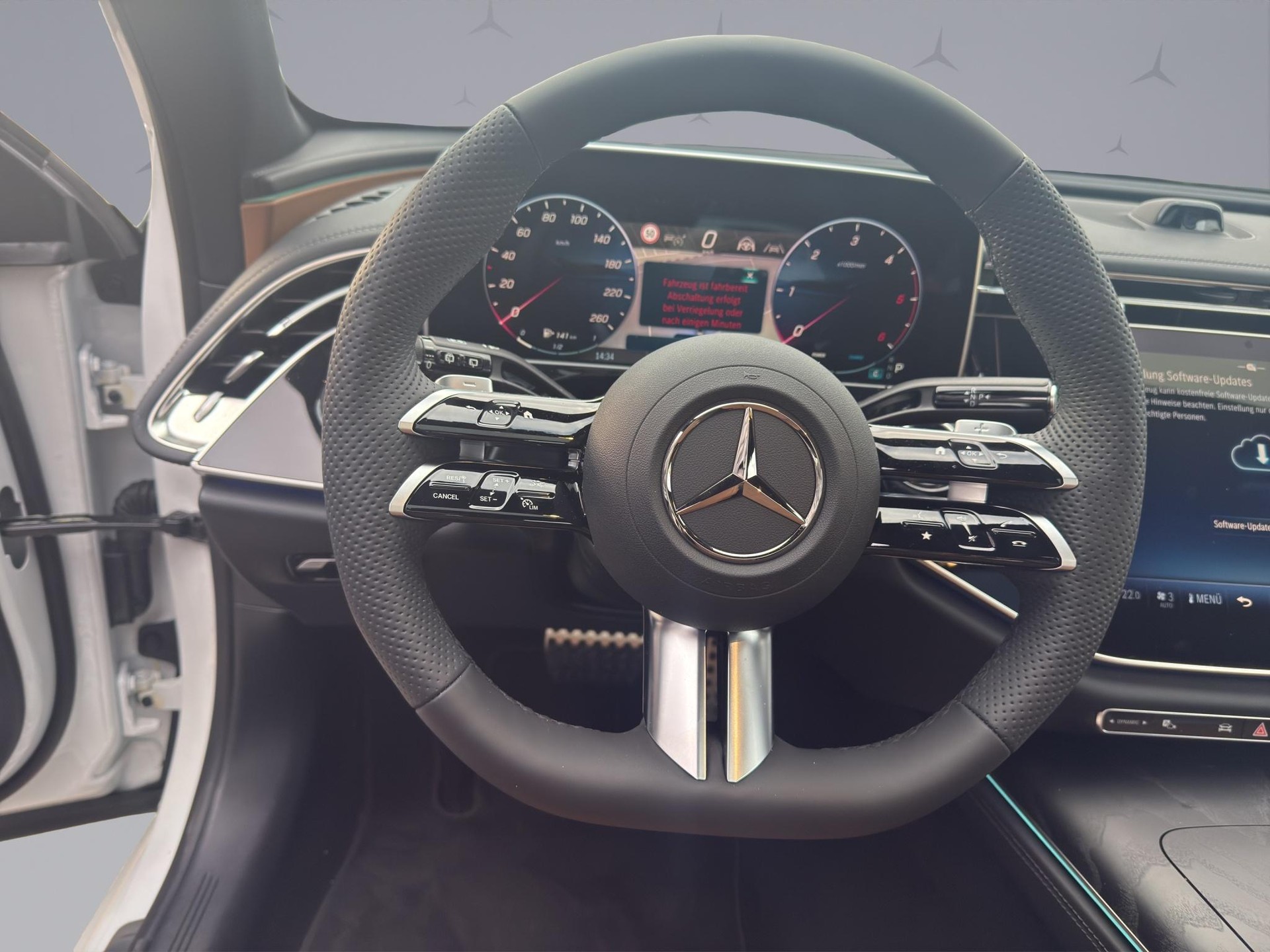 MERCEDES-BENZ E 220 d AMG Line 4matic Kombi-image-10