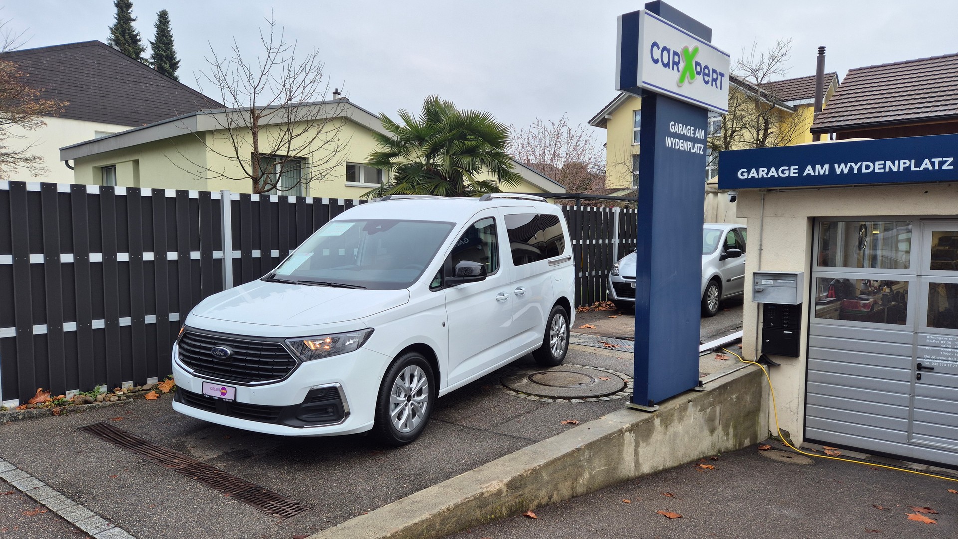FORD Tourneo Connect 1.5 EcoBoost Titanium Automat-image-1