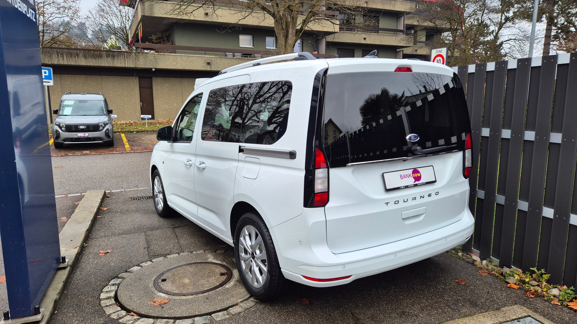 FORD Tourneo Connect 1.5 EcoBoost Titanium Automat-image-2