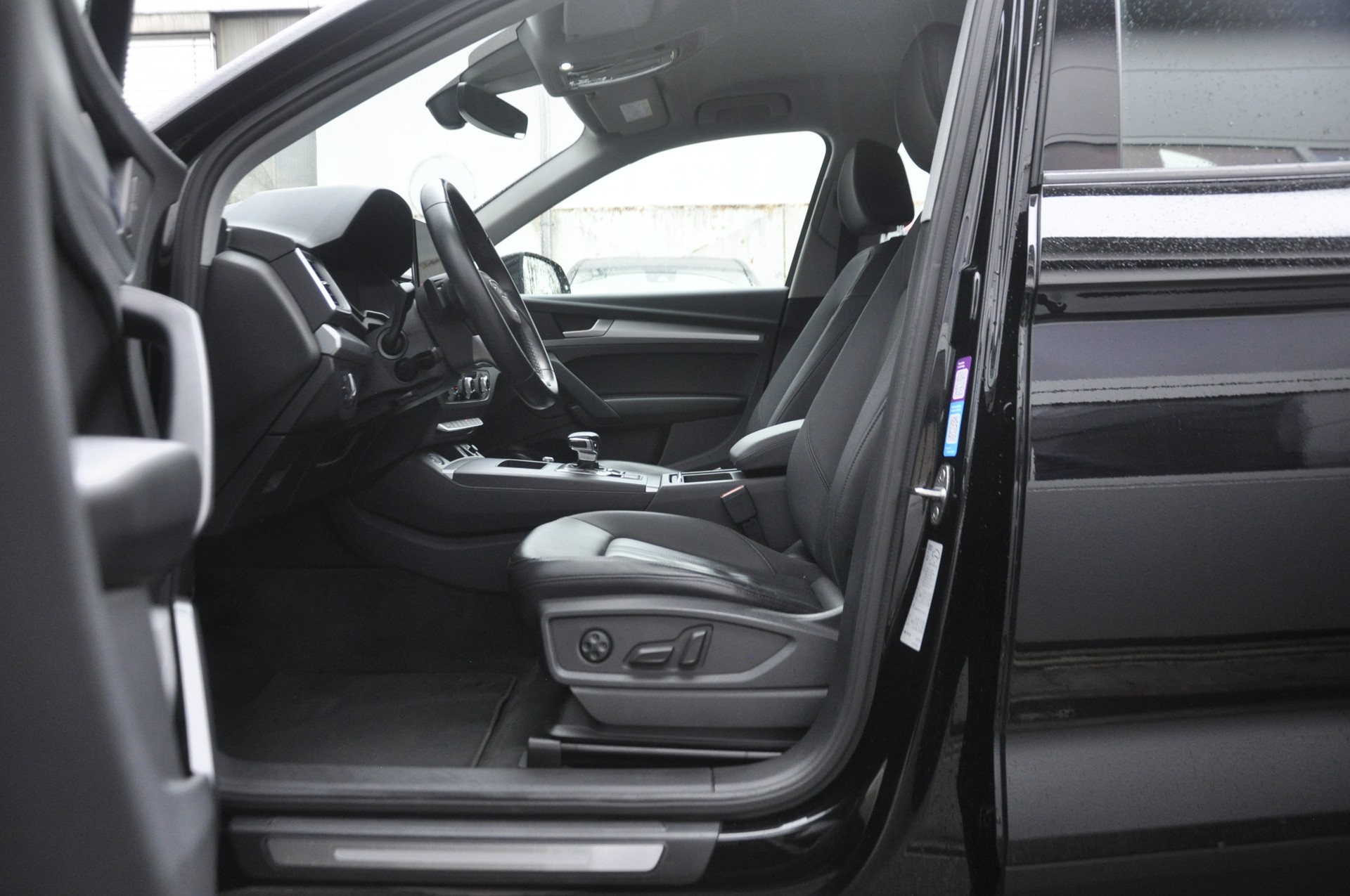 AUDI Q5 40 TFSI quattro S-tronic-image-4