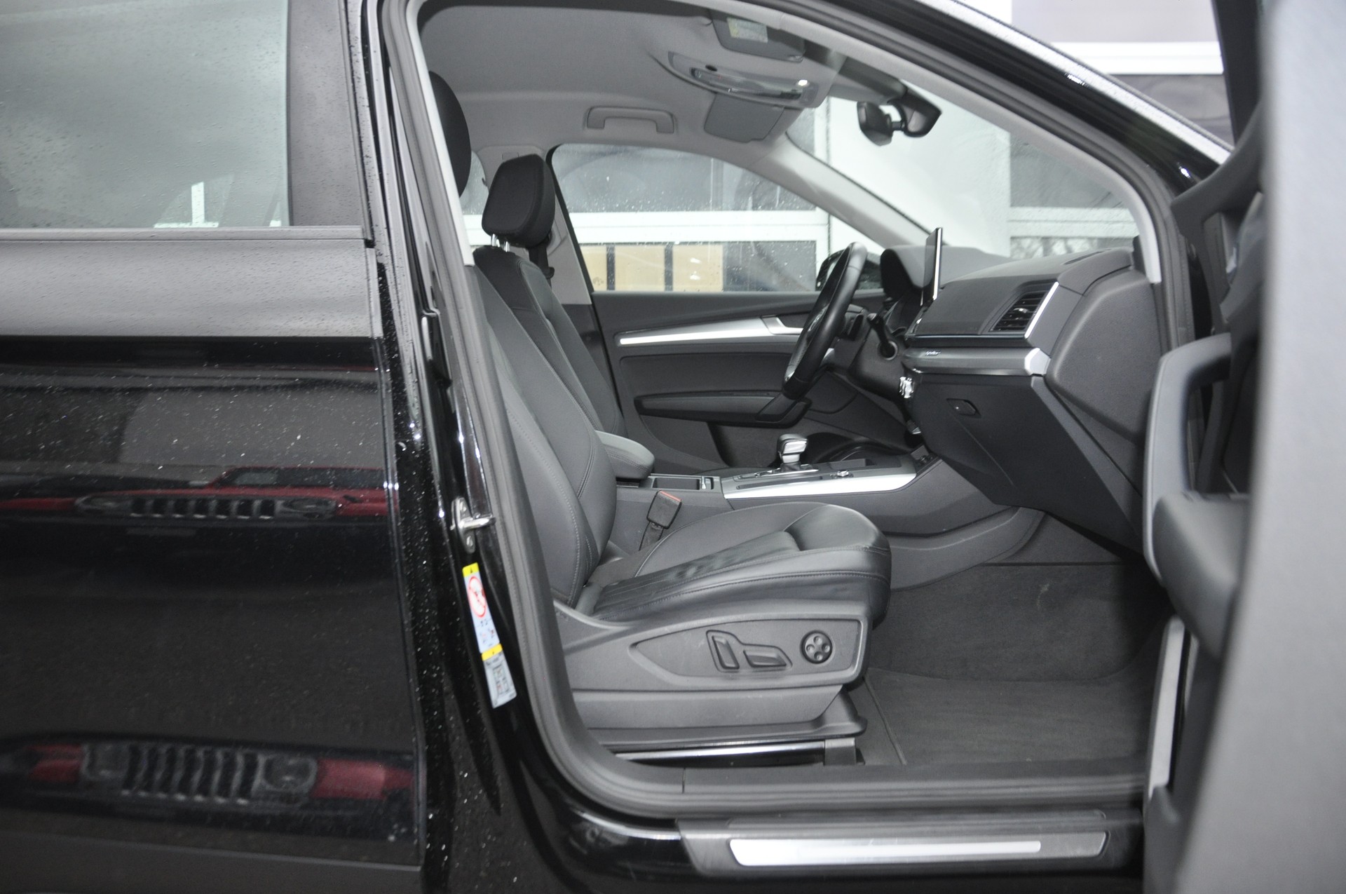 AUDI Q5 40 TFSI quattro S-tronic-image-6