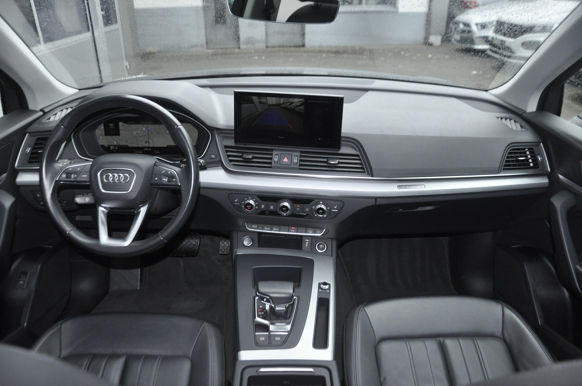 AUDI Q5 40 TFSI quattro S-tronic-image-9