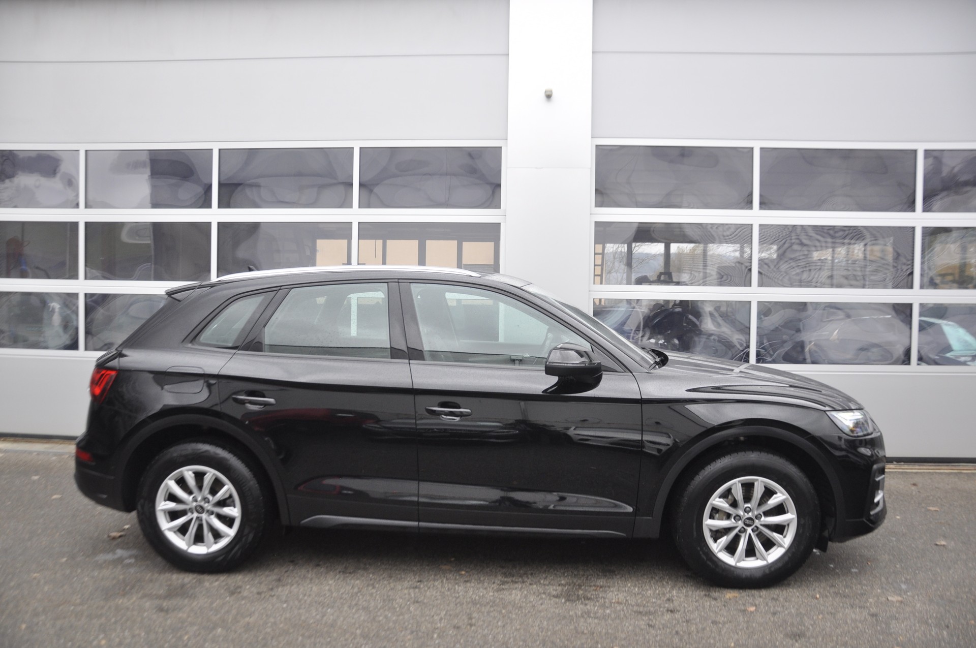 AUDI Q5 40 TFSI quattro S-tronic-image-2