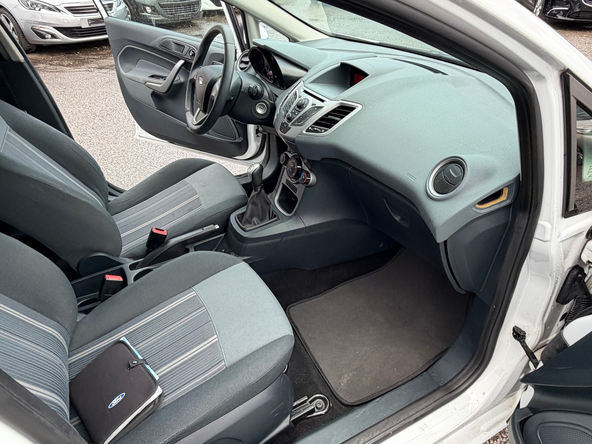 FORD Fiesta 1.25 16V Ambiente-image-8
