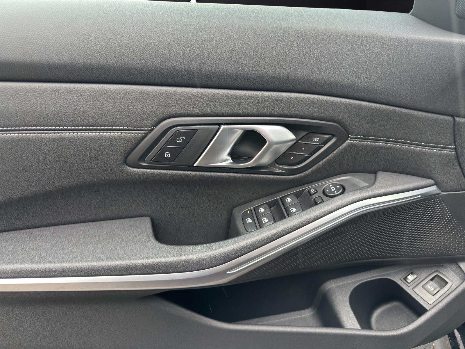 BMW 330e xDrive Touring M Sport-image-12
