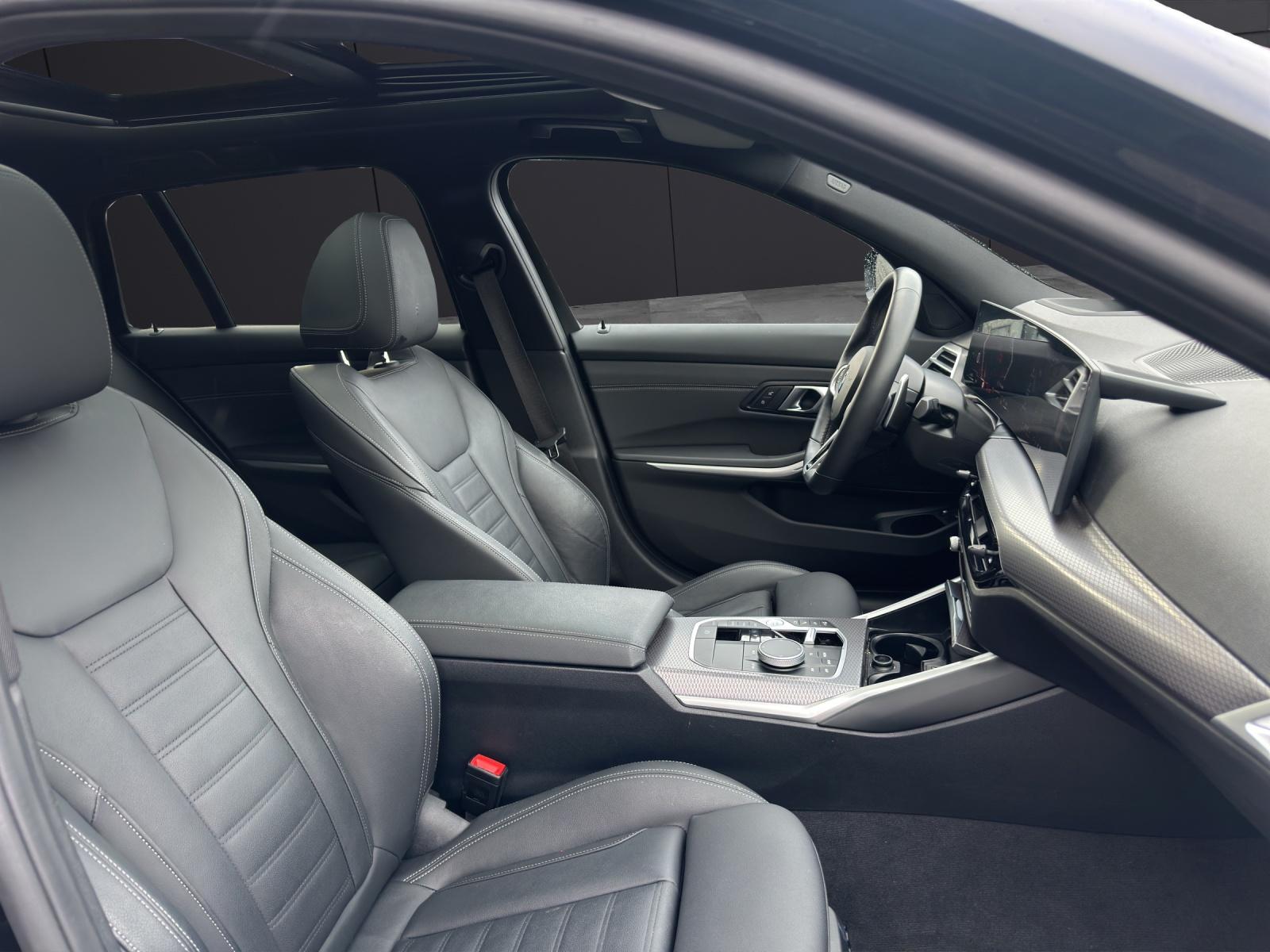 BMW 330e xDrive Touring M Sport-image-10