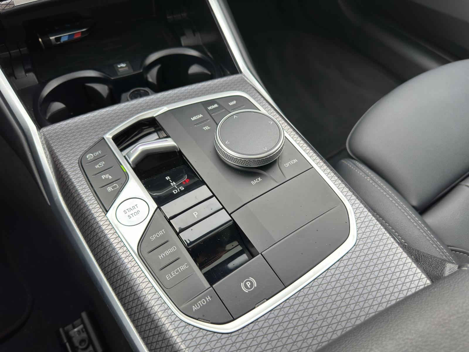 BMW 330e xDrive Touring M Sport-image-16