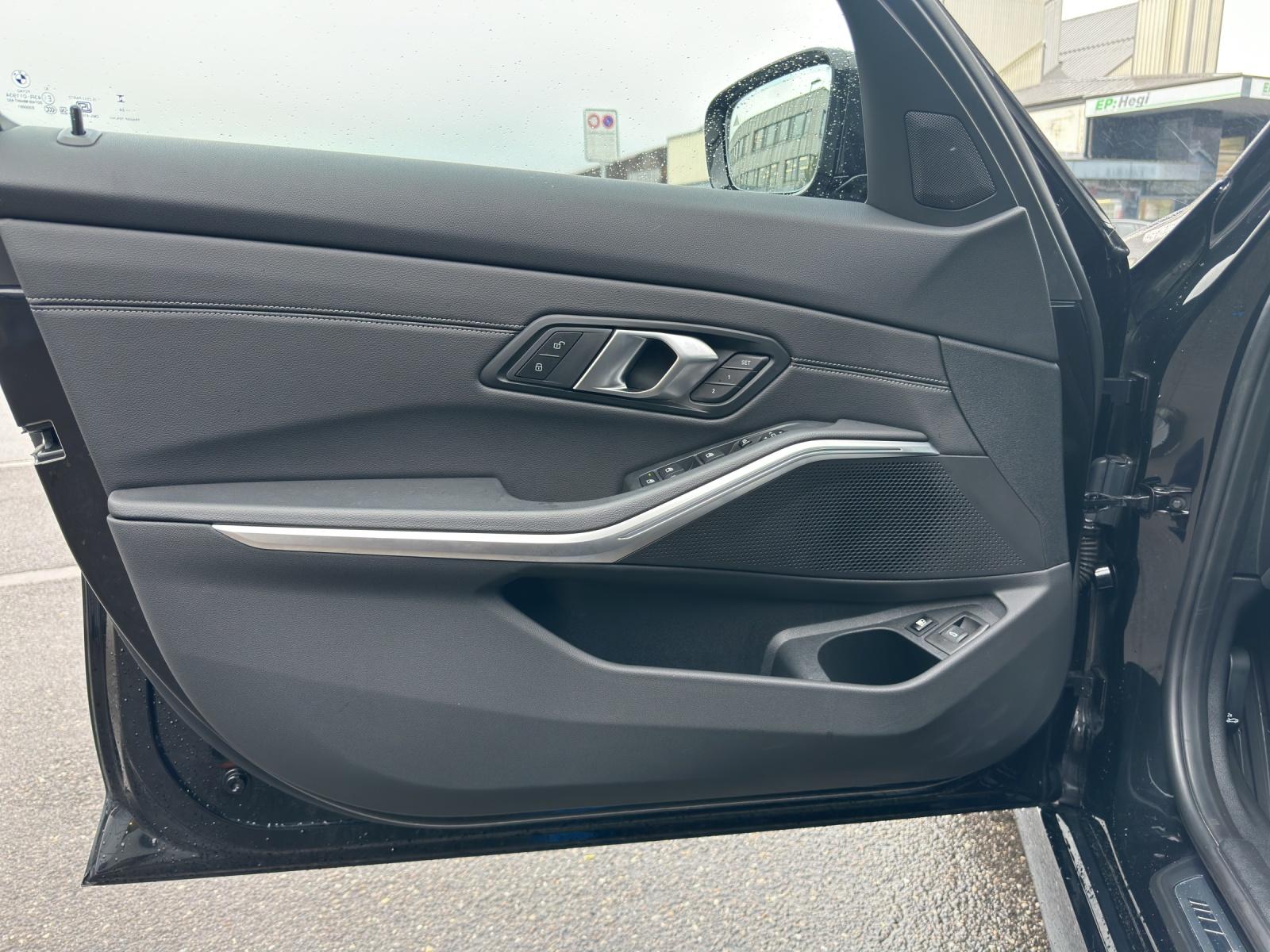 BMW 330e xDrive Touring M Sport-image-18