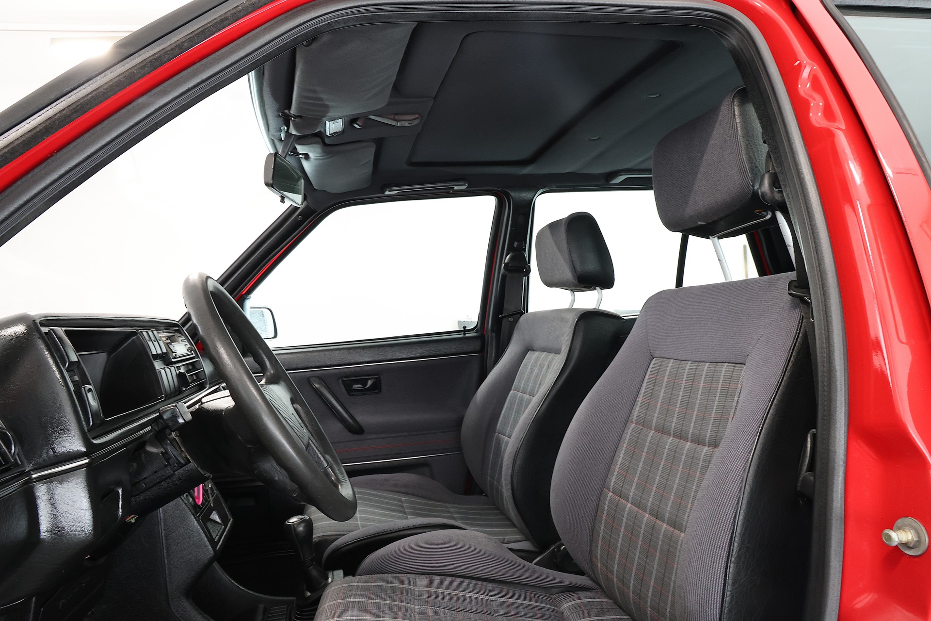 VW Golf 1800 GTI 16V**Veteranenfahrzeug**-image-10