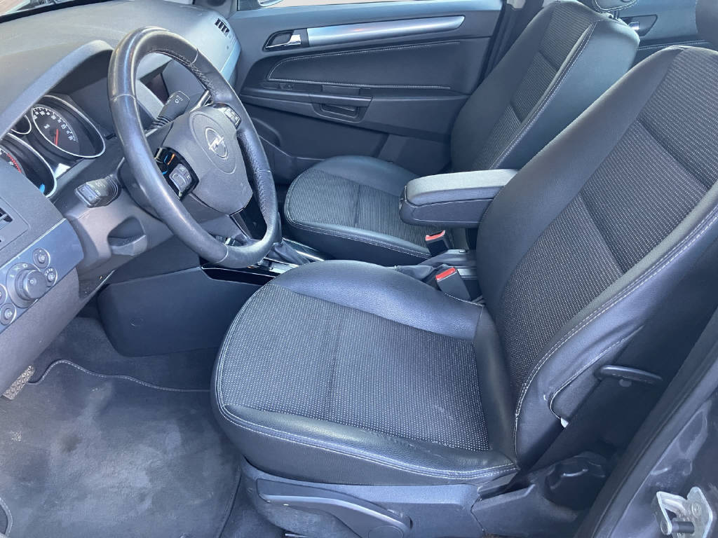 OPEL Astra Caravan 1.8i 16V 140 Cosmo-image-10