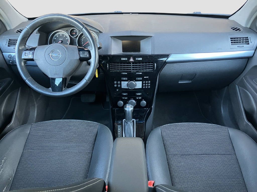 OPEL Astra Caravan 1.8i 16V 140 Cosmo-image-9