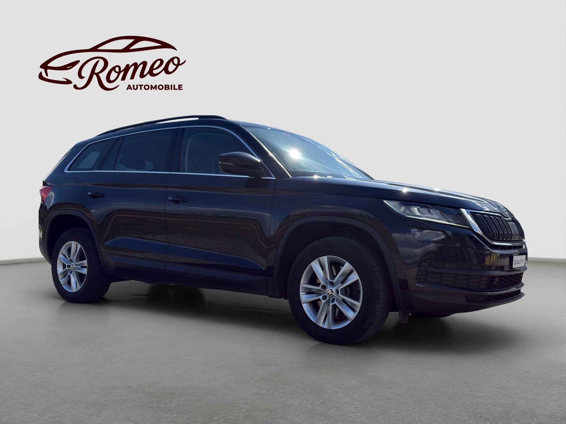 SKODA Kodiaq 2.0 TDI CR Style 4x4 DSG ** Frisch ab MFK und Service ** CH Auto ** 1. Hand **-image-3