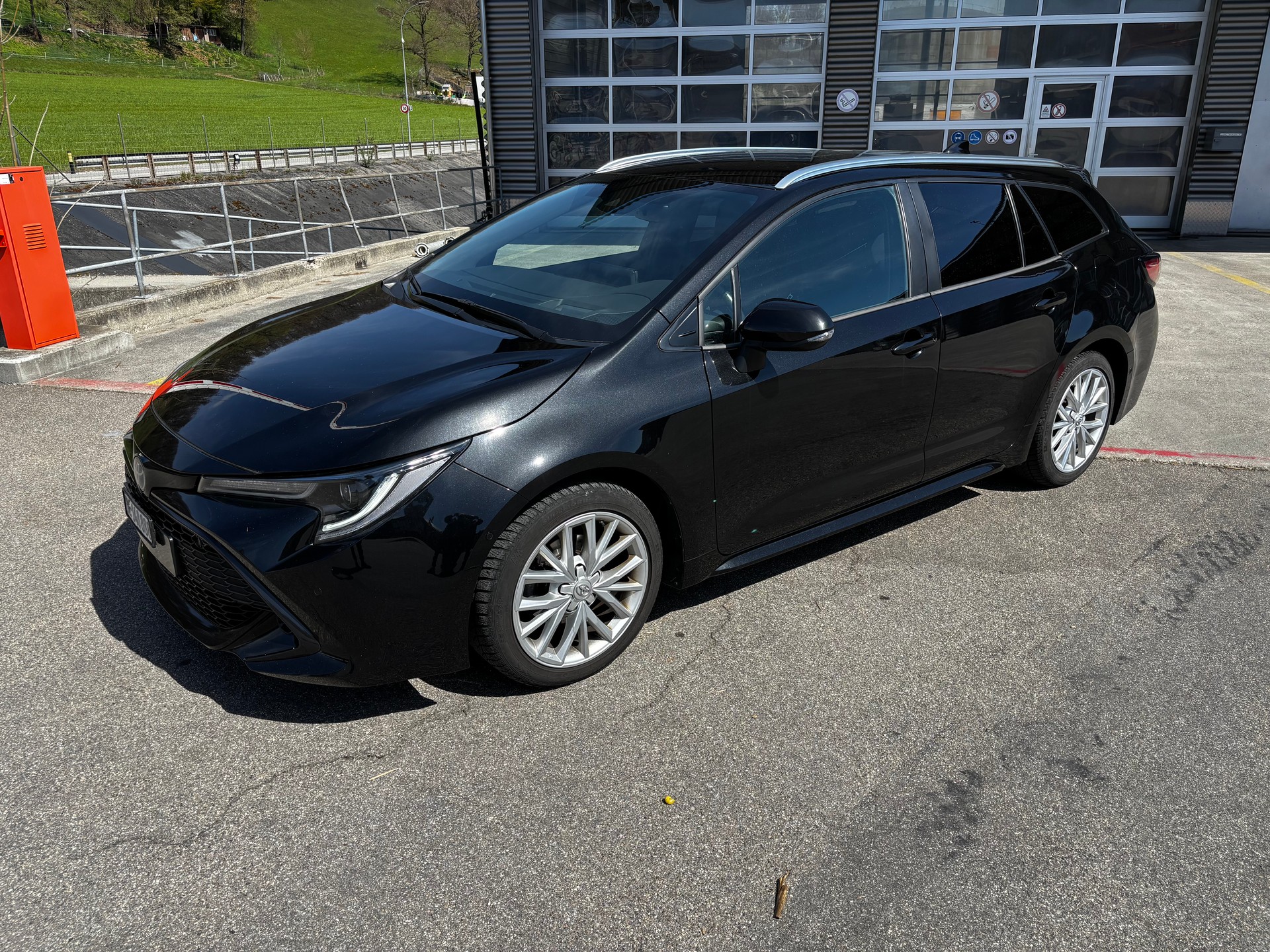 TOYOTA Corolla Touring Sports 1.8 HSD Trend e-CVT-image-1