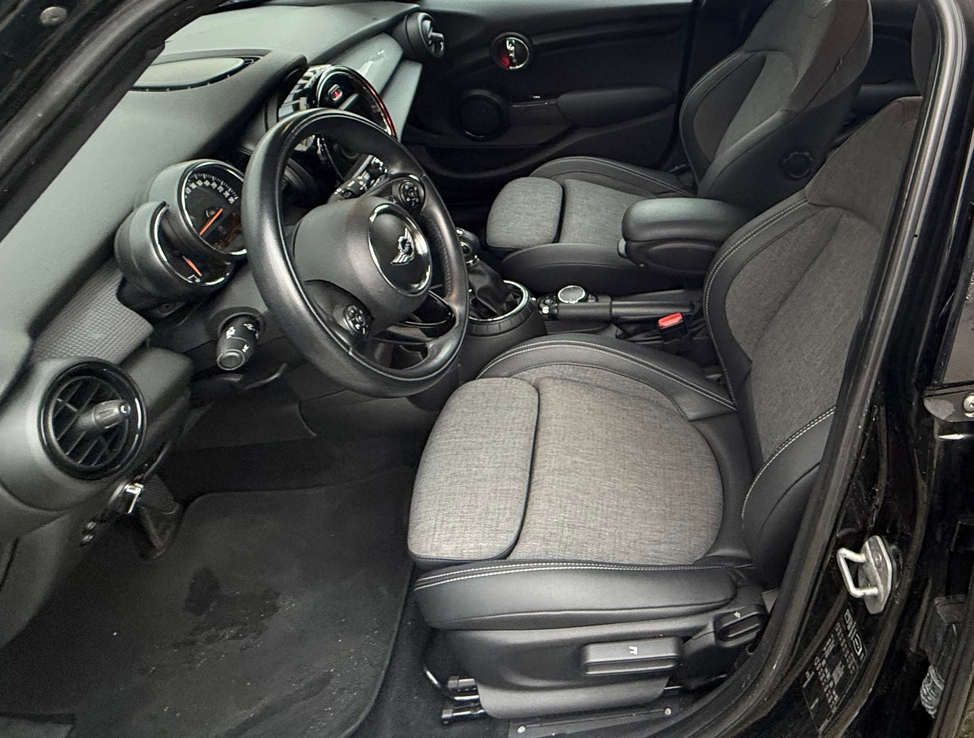 MINI Cooper D Steptronic-image-3