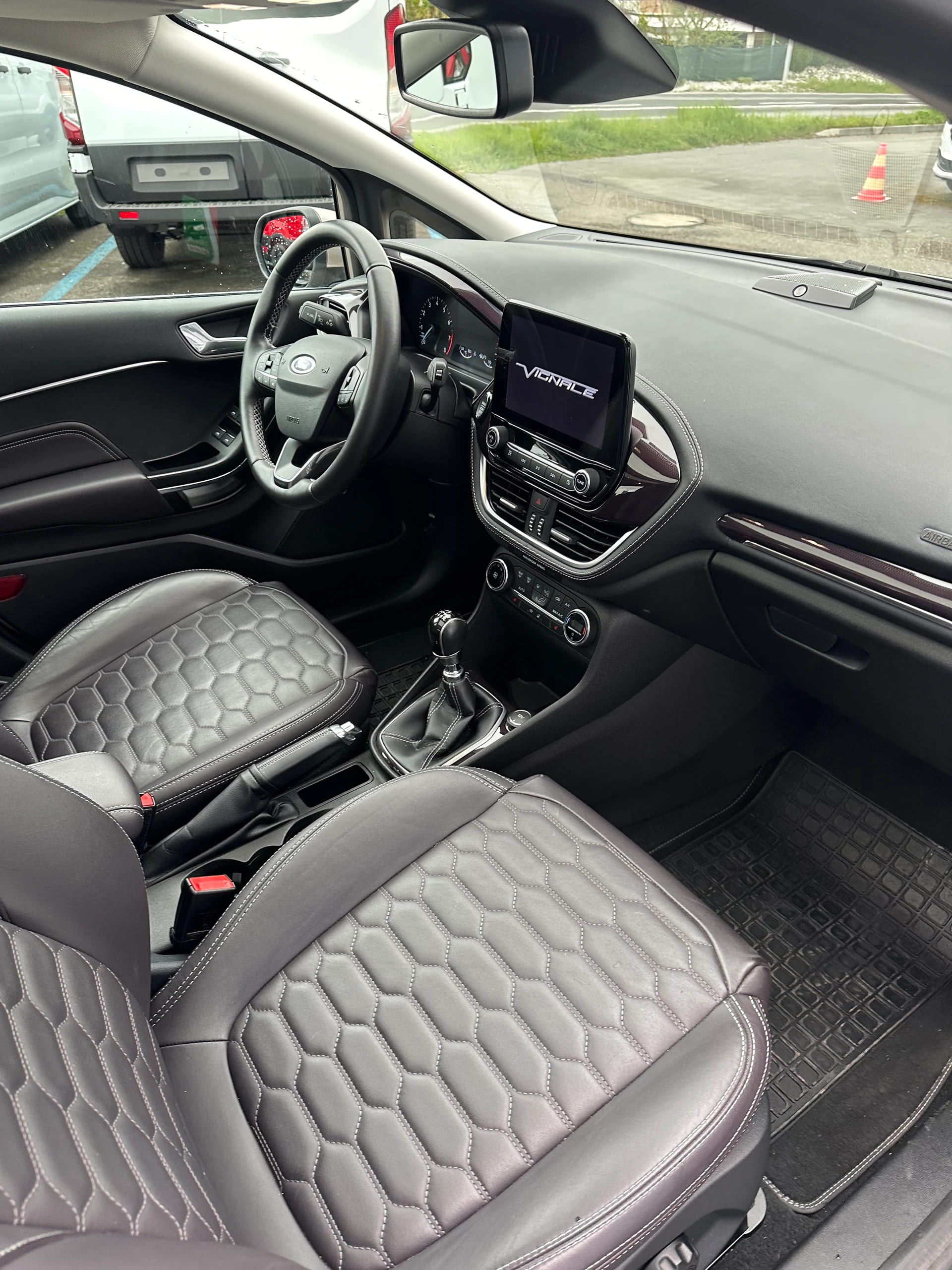 FORD Fiesta 1.0 EcoB 125 Vignale-image-12