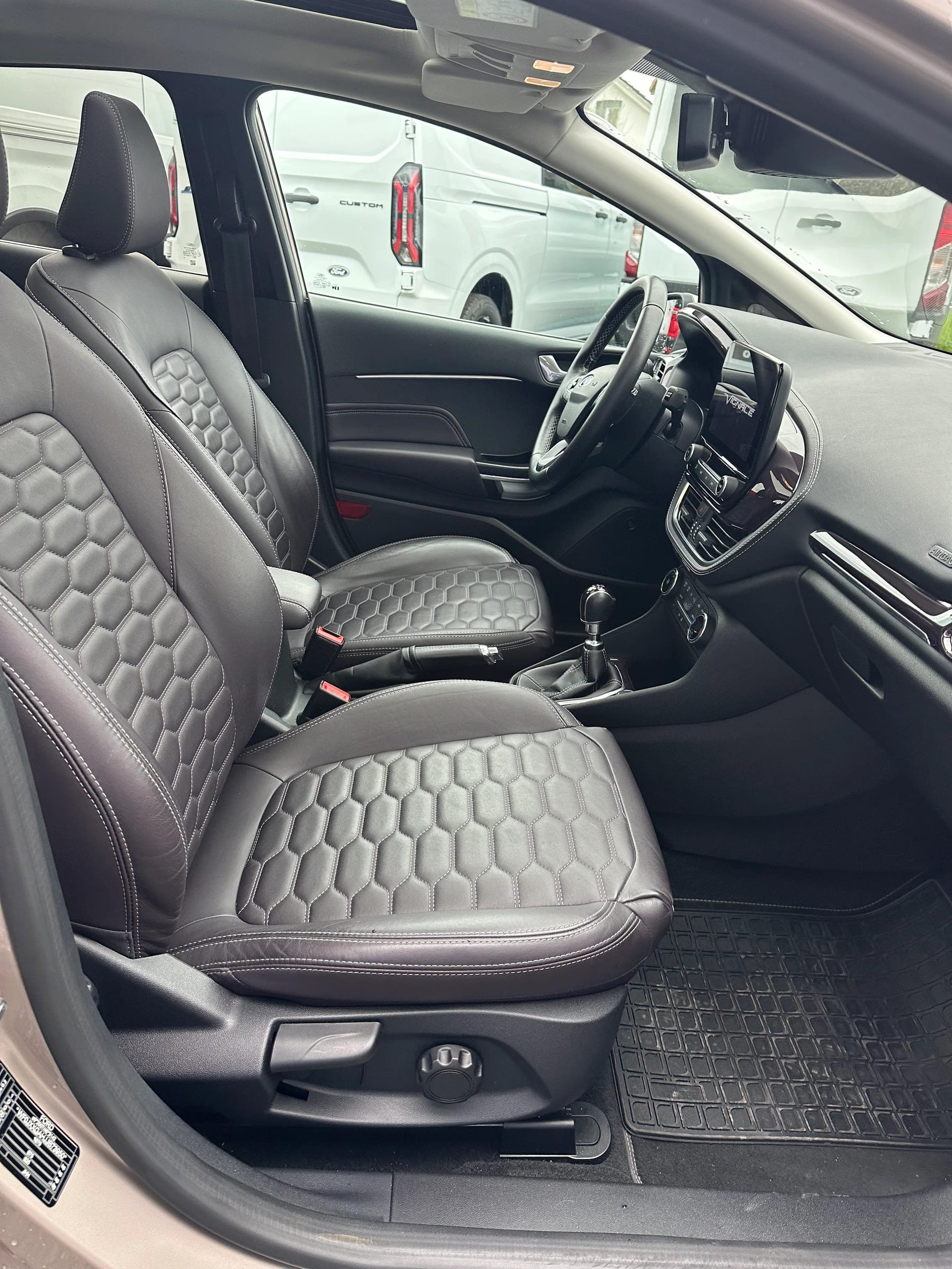 FORD Fiesta 1.0 EcoB 125 Vignale-image-11