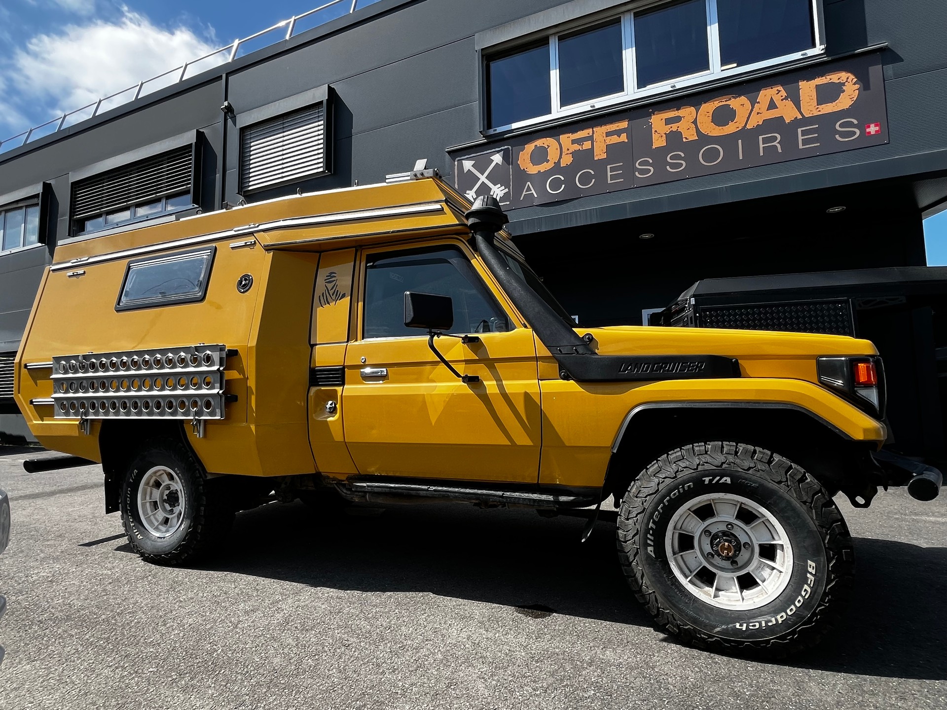 TOYOTA HZJ79 Innovation Camper-image-5