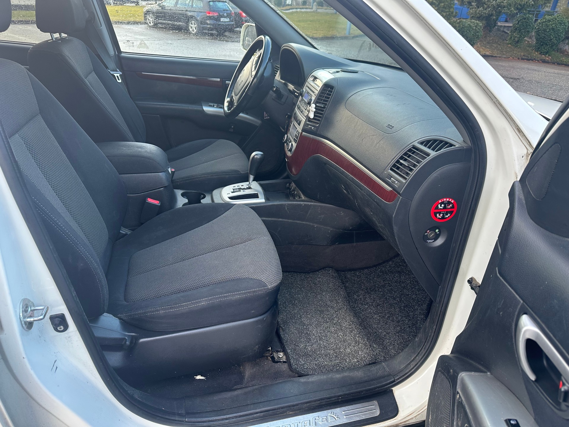 HYUNDAI Santa Fe 2.2 CRDi Premium 4WD Automatic-image-9