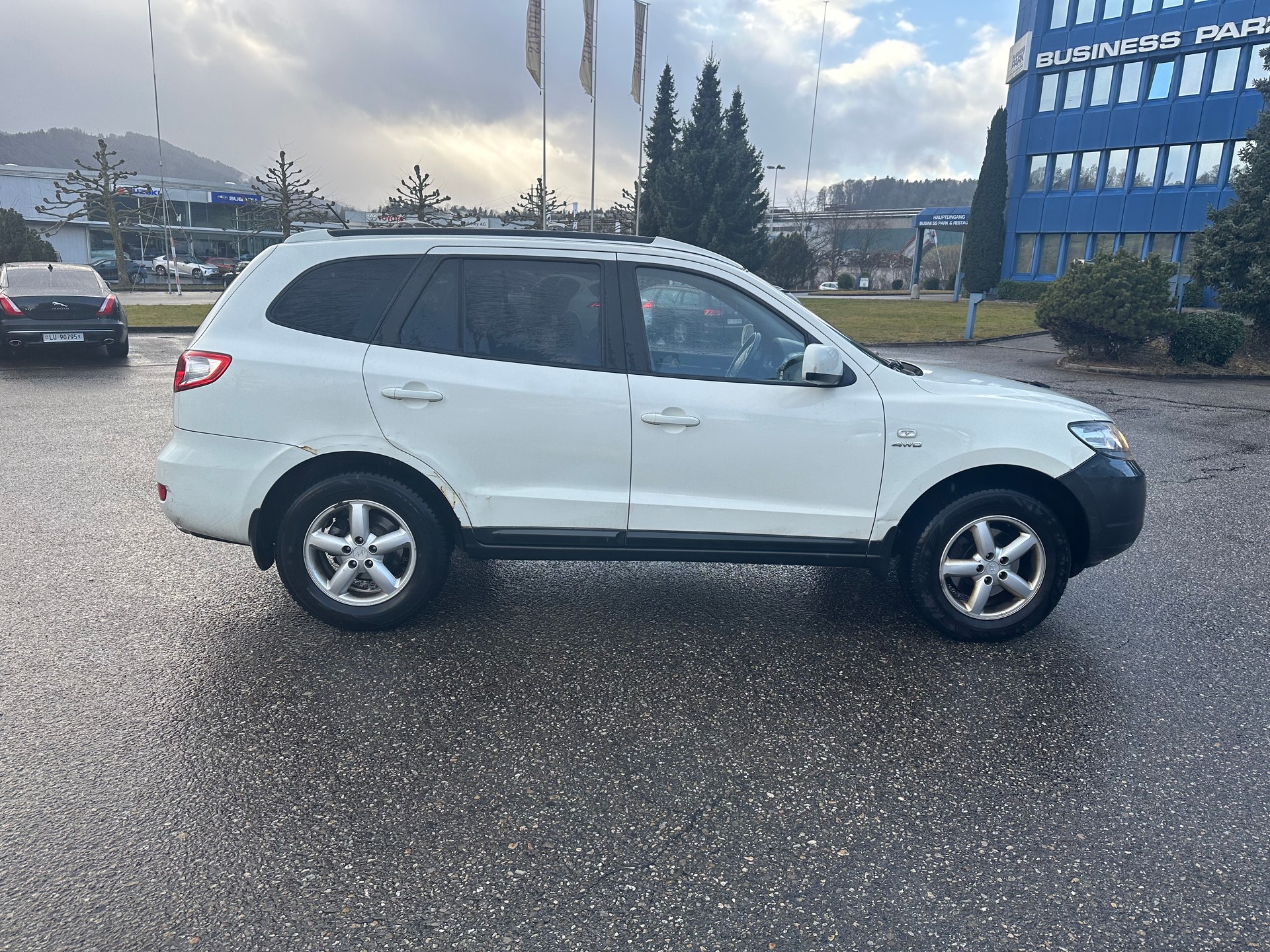 HYUNDAI Santa Fe 2.2 CRDi Premium 4WD Automatic-image-4