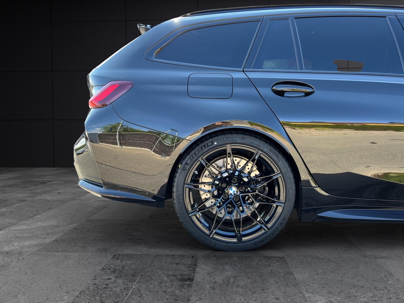 BMW M3 Competition xDrive Touring-image-19