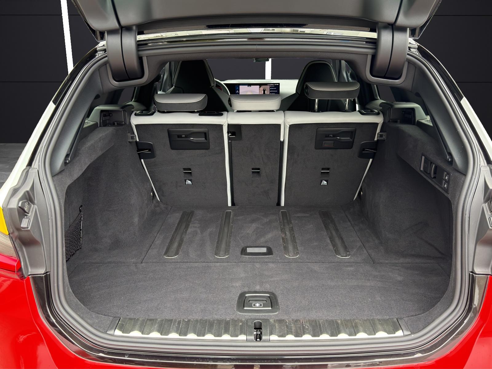 BMW M3 Competition xDrive Touring-image-9