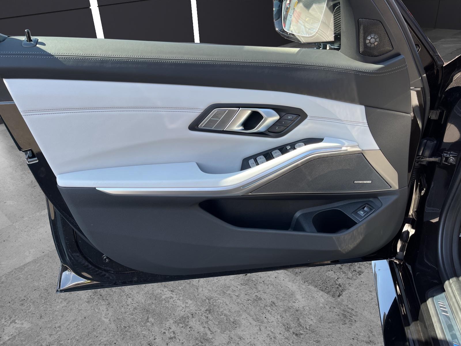 BMW M3 Competition xDrive Touring-image-7