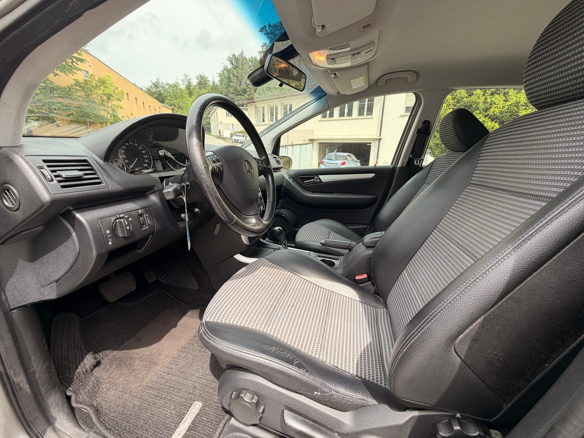 MERCEDES-BENZ A 200 Avantgarde-image-8