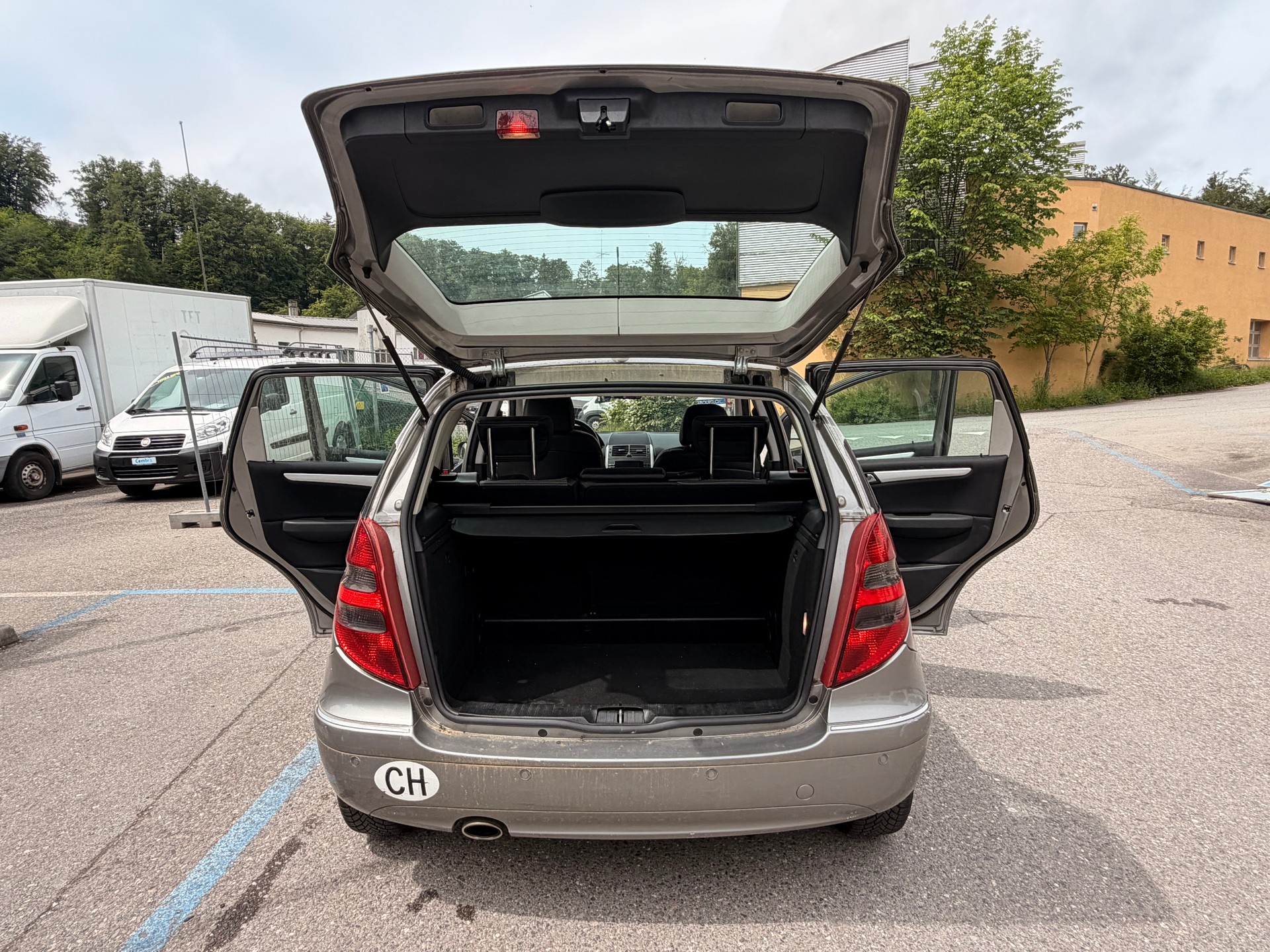 MERCEDES-BENZ A 200 Avantgarde-image-17