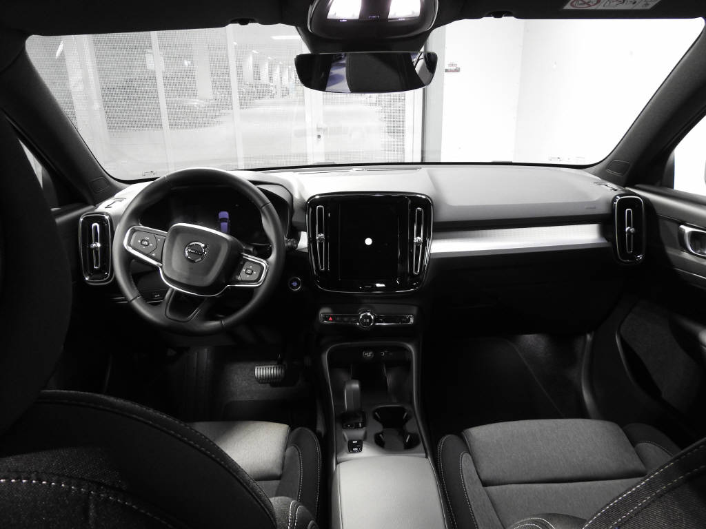 VOLVO XC40 2.0 B3 MH Core-image-6