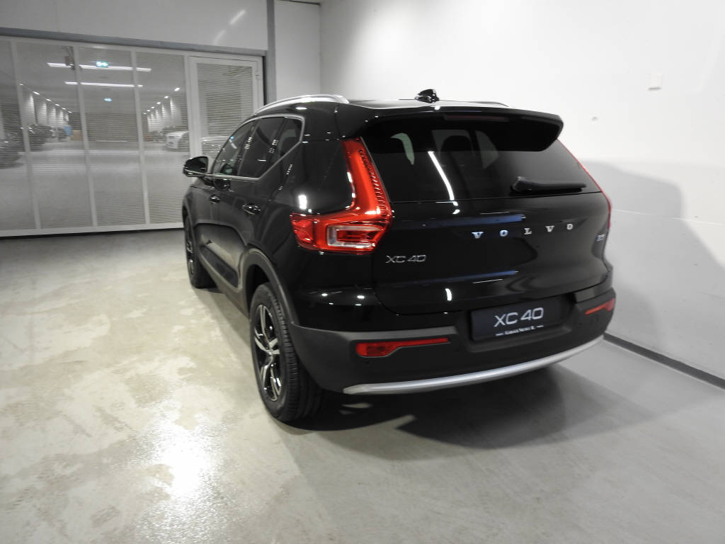 VOLVO XC40 2.0 B3 MH Core-image-4