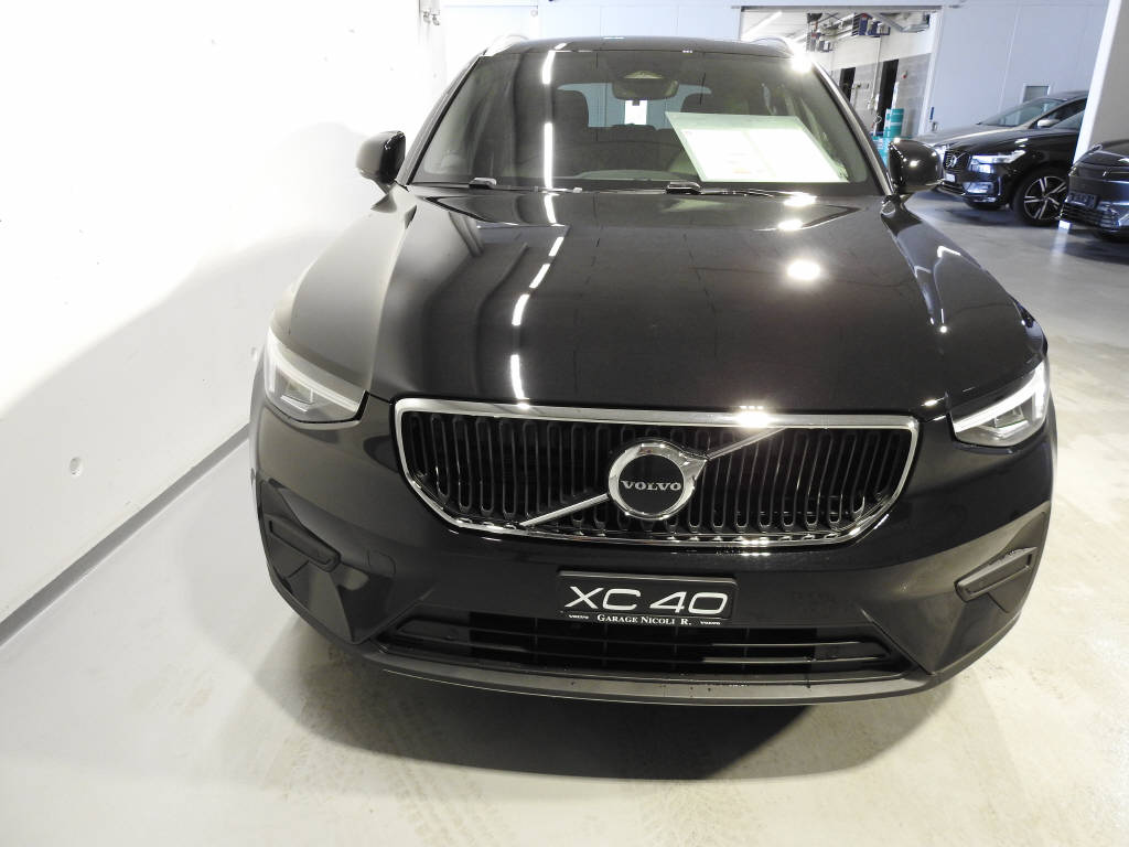 VOLVO XC40 2.0 B3 MH Core-showroom-element-1