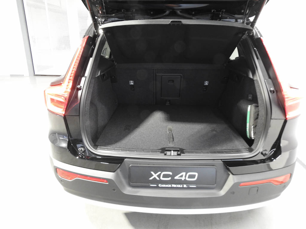 VOLVO XC40 2.0 B3 MH Core-image-14