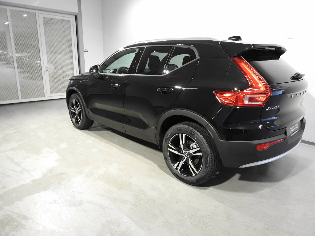 VOLVO XC40 2.0 B3 MH Core-showroom-element-3