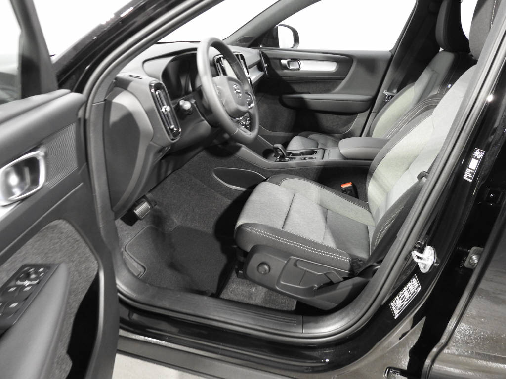 VOLVO XC40 2.0 B3 MH Core-image-8