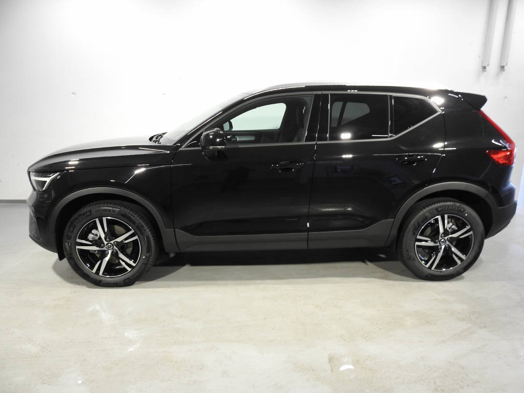 VOLVO XC40 2.0 B3 MH Core-showroom-element-2