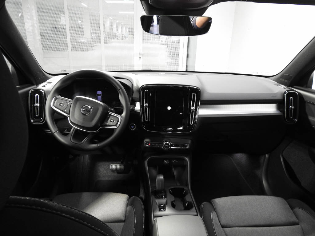 VOLVO XC40 2.0 B3 MH Core-image-7
