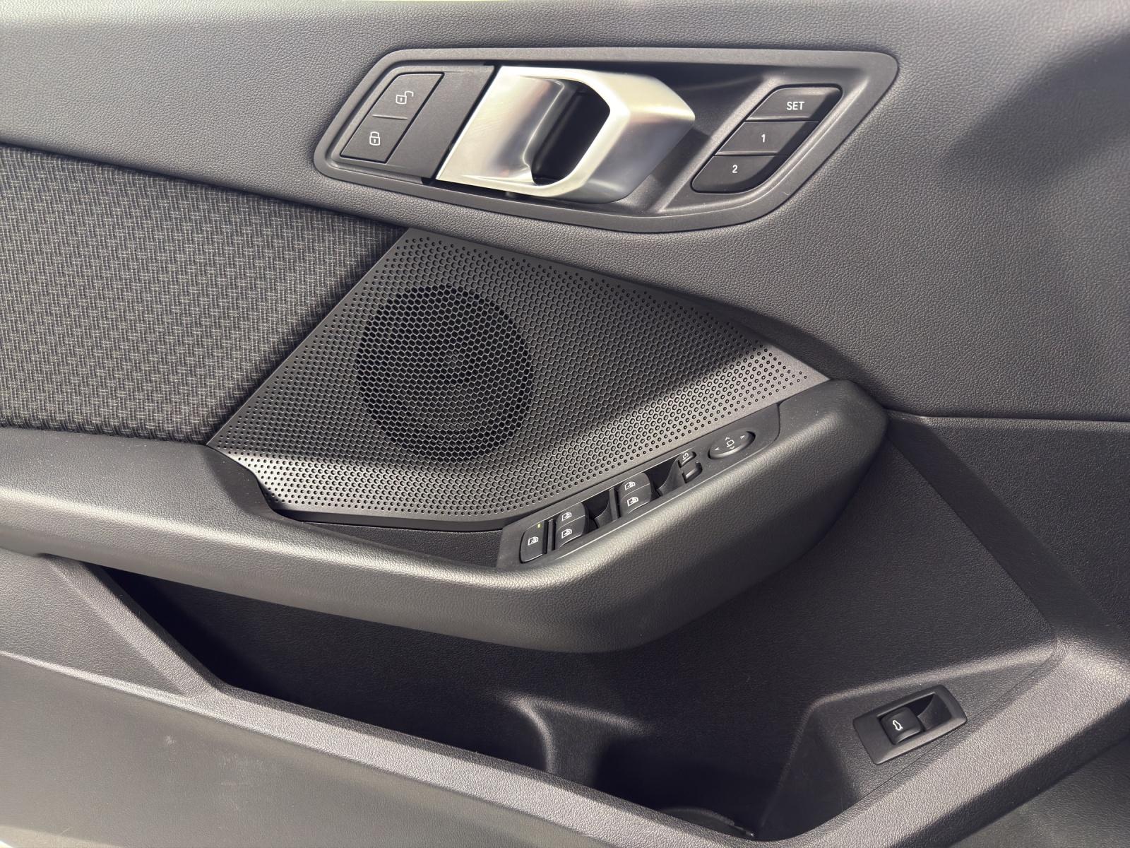BMW 118i-image-14