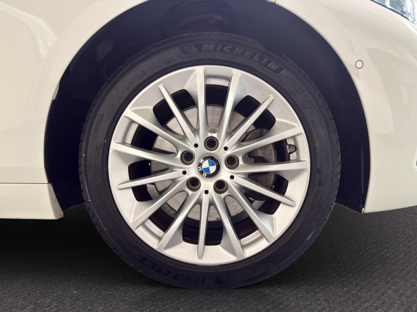 BMW 118i-image-11