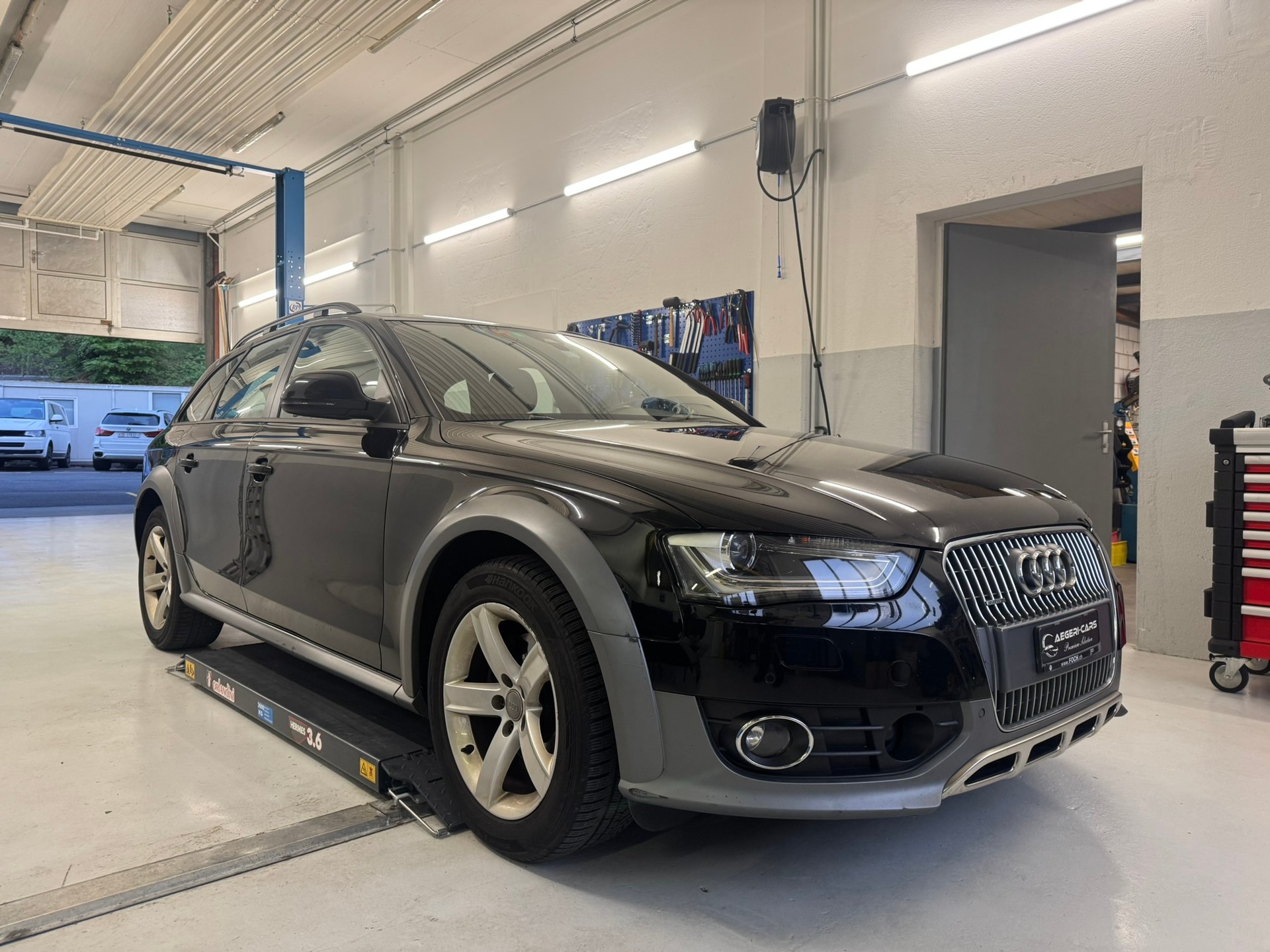 AUDI A4 allroad 2.0 TDI quattro S-tronic-showroom-element-2