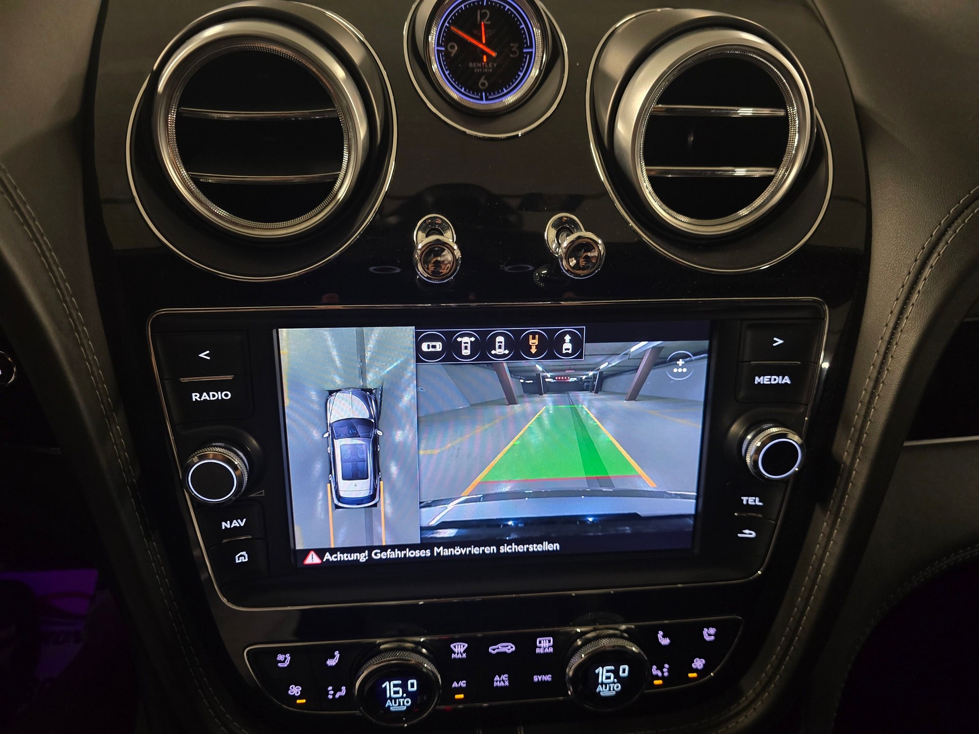 BENTLEY Bentayga W12-image-13